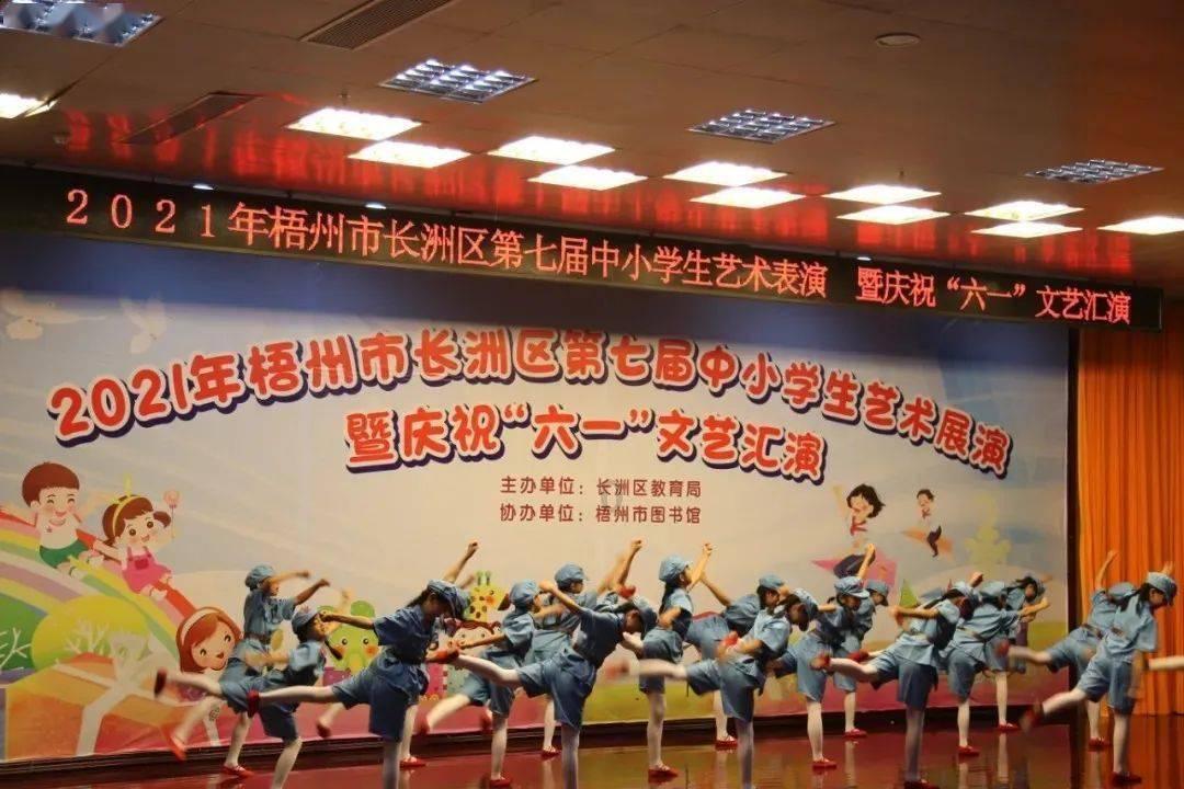 灰指甲长了也有一段时间了，一直在治疗，我想知道灰指甲多久才能长新甲？游戏画面