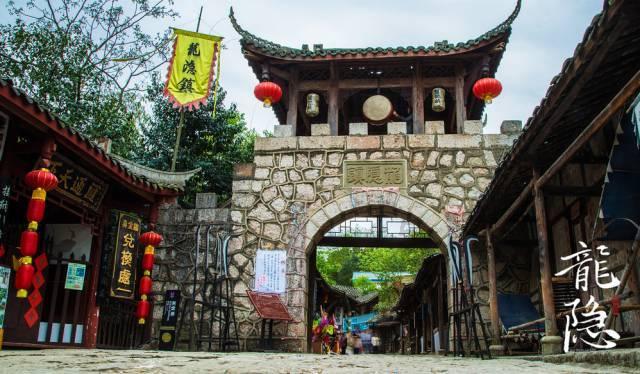 江鹤高速改扩建项目完成跨佛开高速钢箱梁顶推