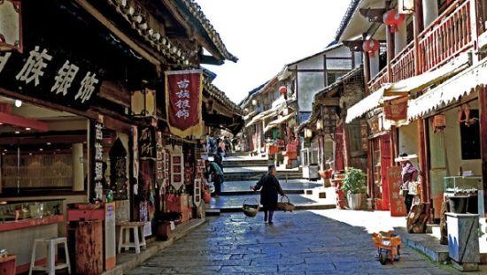 污水外溢路结冰“愁事”解决居民喜
